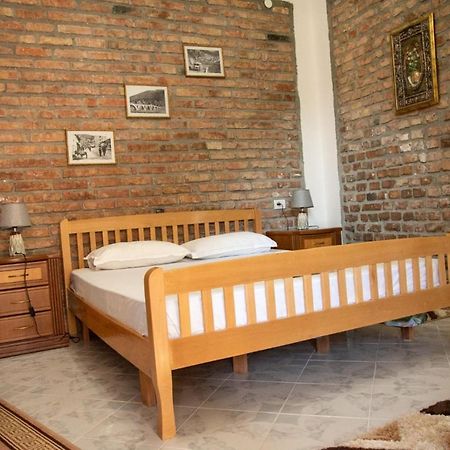 Guesthouse Belle View Berat Bagian luar foto