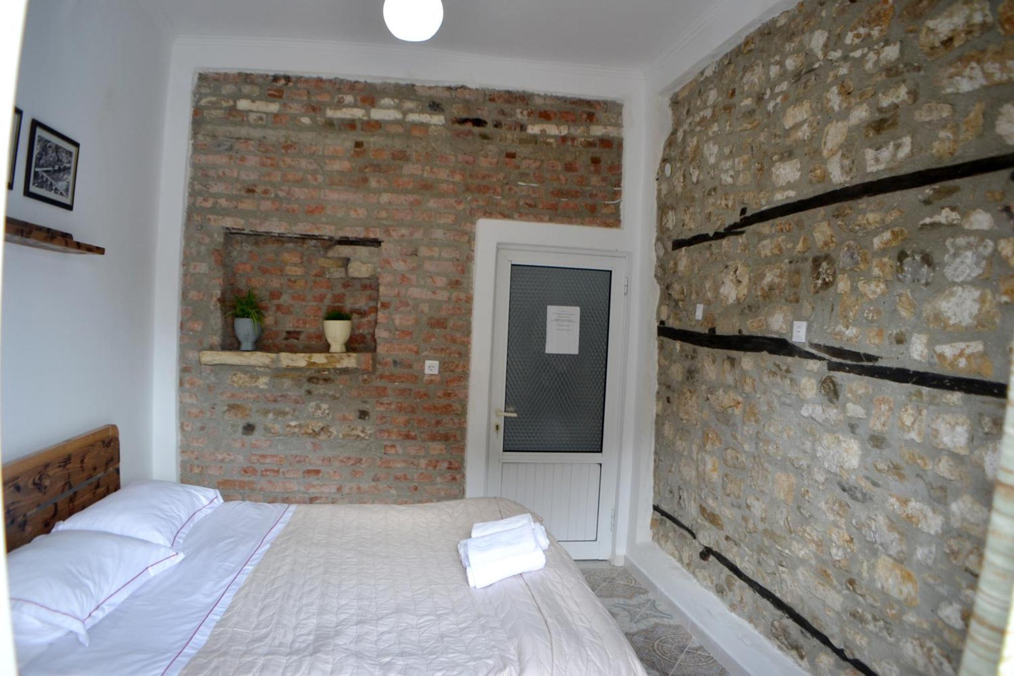 Guesthouse Belle View Berat Bagian luar foto