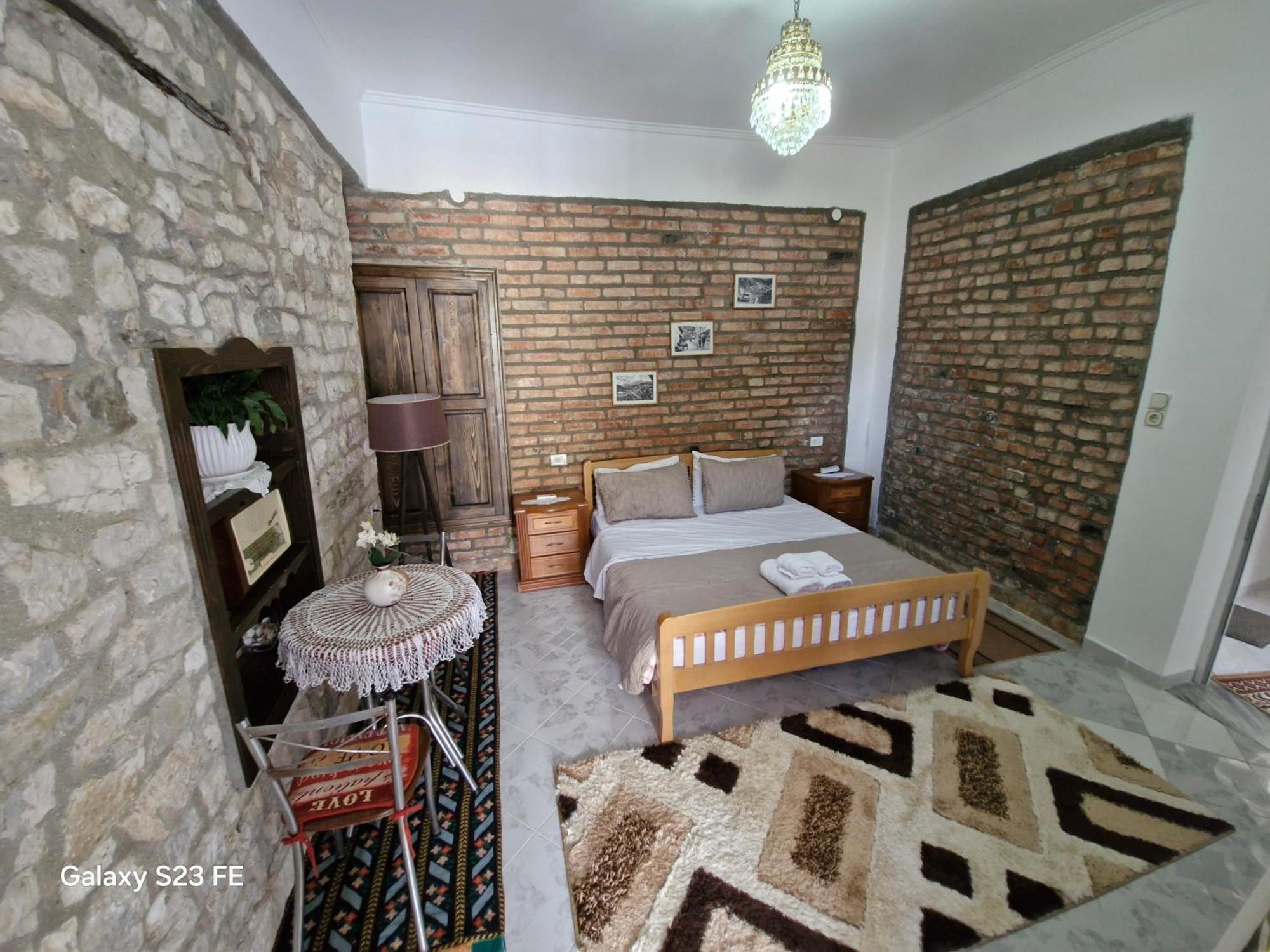 Guesthouse Belle View Berat Bagian luar foto