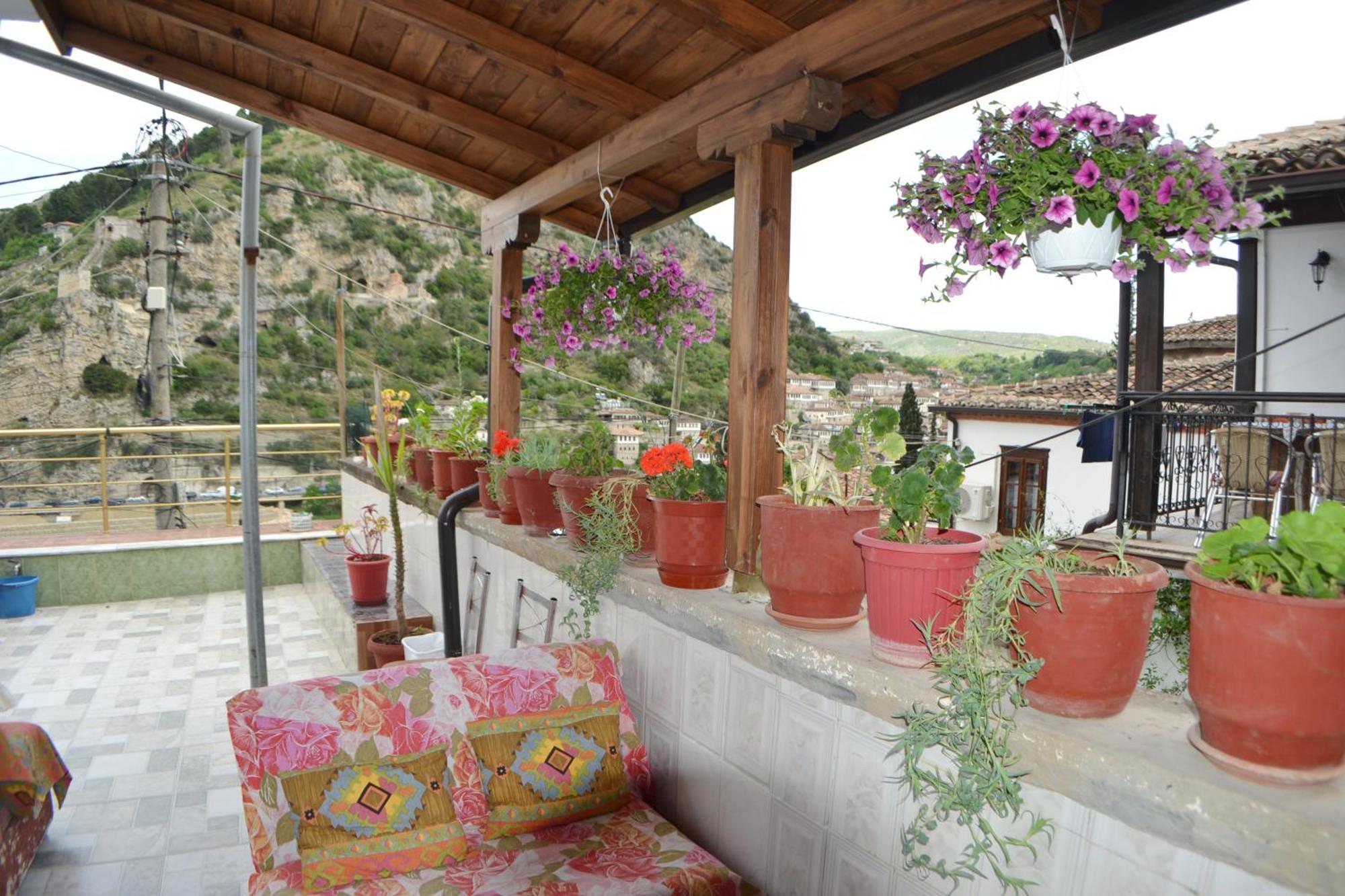Guesthouse Belle View Berat Bagian luar foto